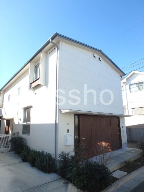 建物外観　駅近３分♪２階建てアパート！蔵のようなおしゃれな外観！