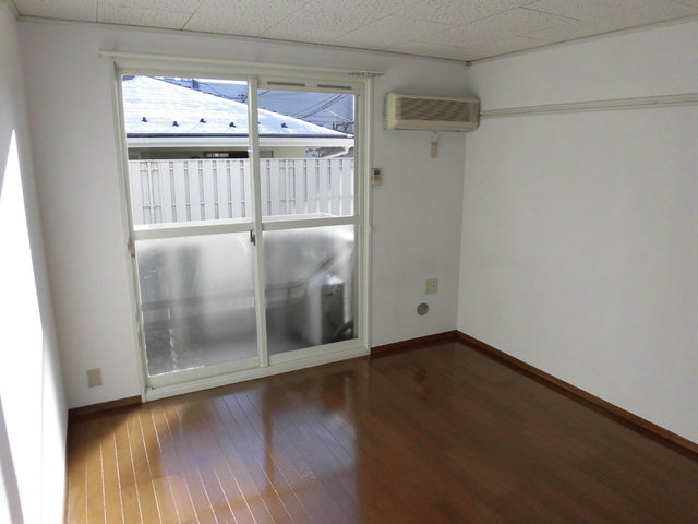 居室・リビング　★南向き洋室７帖です★