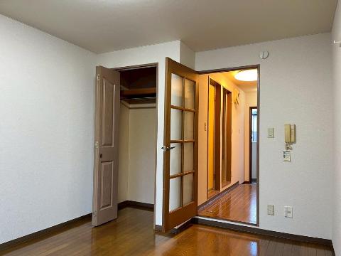 居室・リビング　室内