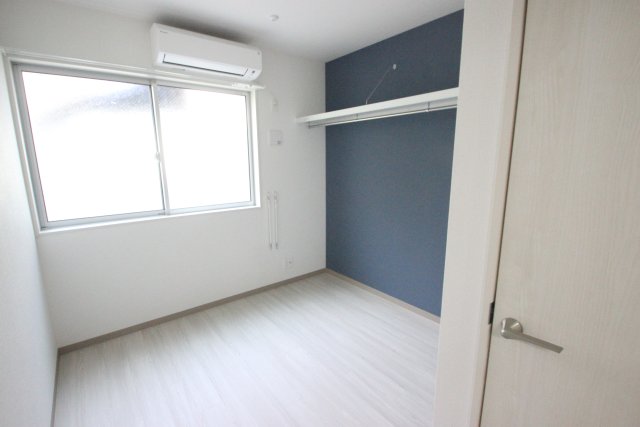 居室・リビング　同物件別号室のものです。