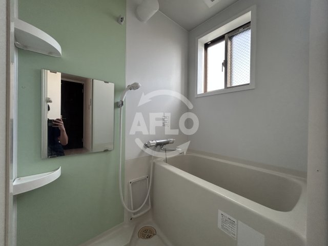 バス・シャワールーム　ラ・ヴィ江坂イースト　浴室