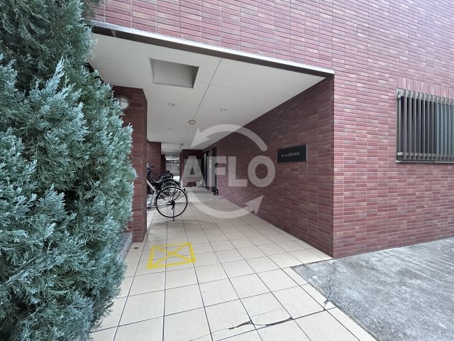 エントランス　ラ・ヴィ江坂イースト　エントランス