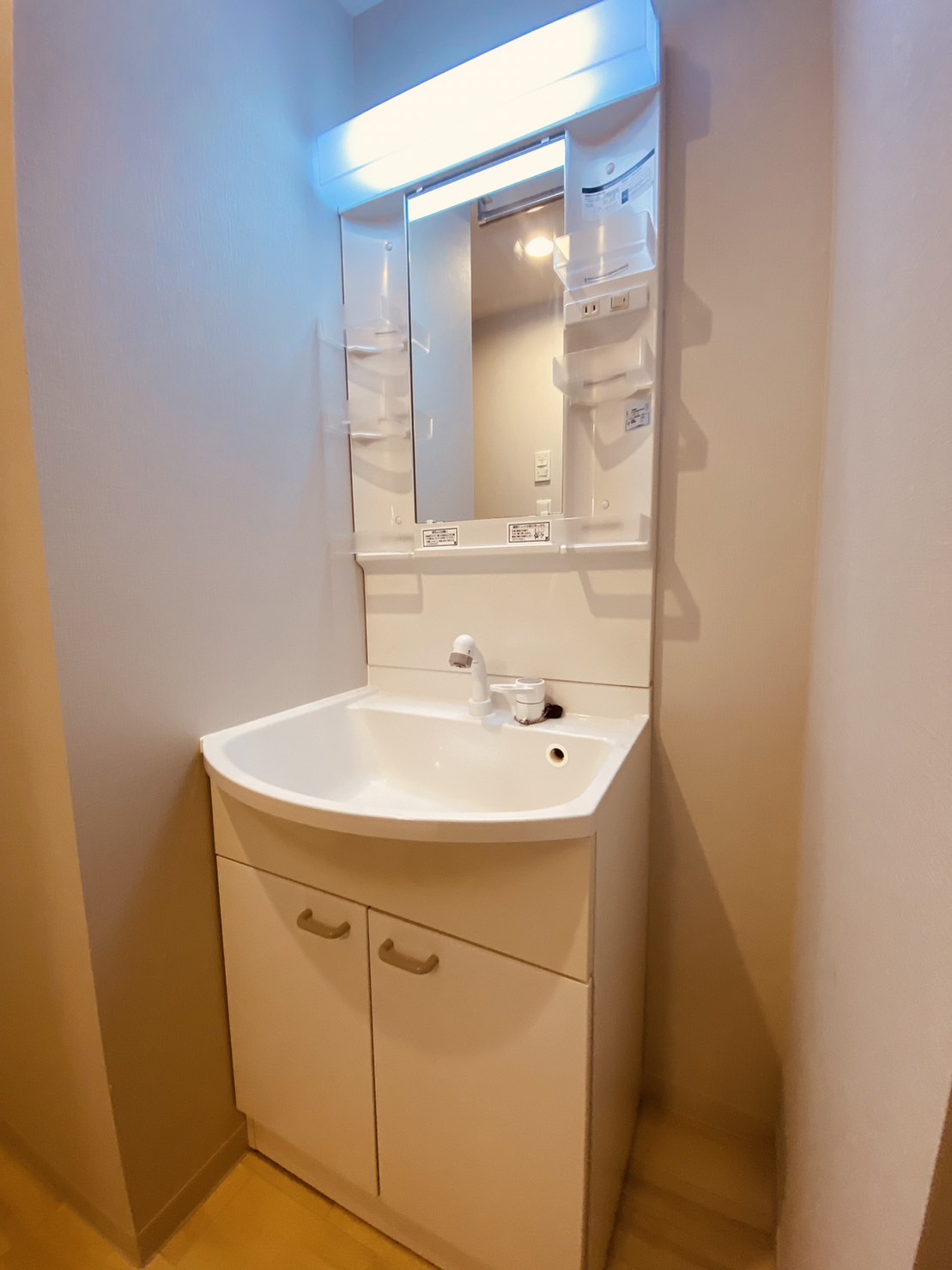 洗面設備　シャワードレッサー付きです！