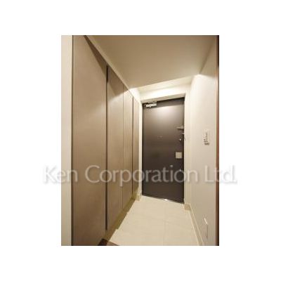 玄関　同タイプ4階のお部屋を撮影。仕様が異なることがあります。