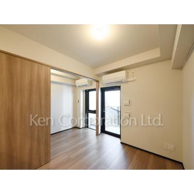 居室・リビング　同タイプ4階のお部屋を撮影。仕様が異なることがあります。