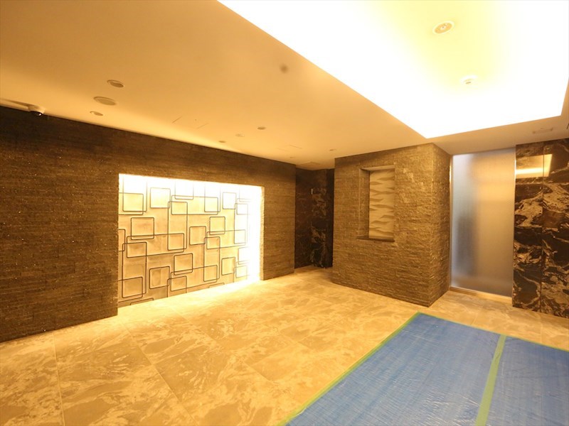 エントランス　エントランス　オートロック　宅配ＢＯＸ　防犯カメラ