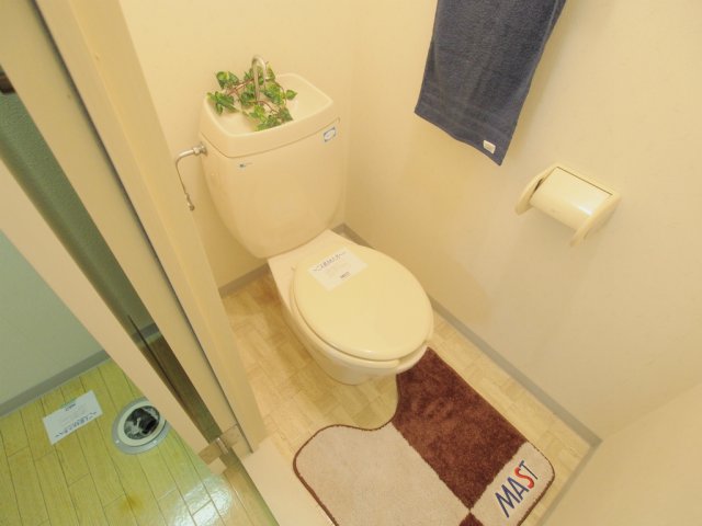 トイレ　温水洗浄便座へ変更済み