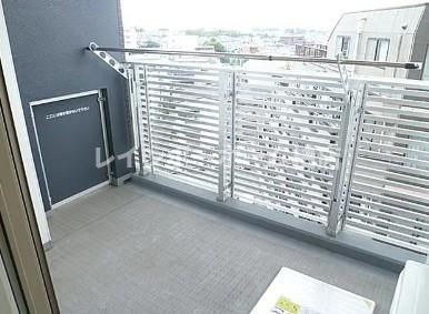 バルコニー　陽当たり良好なバルコニーです