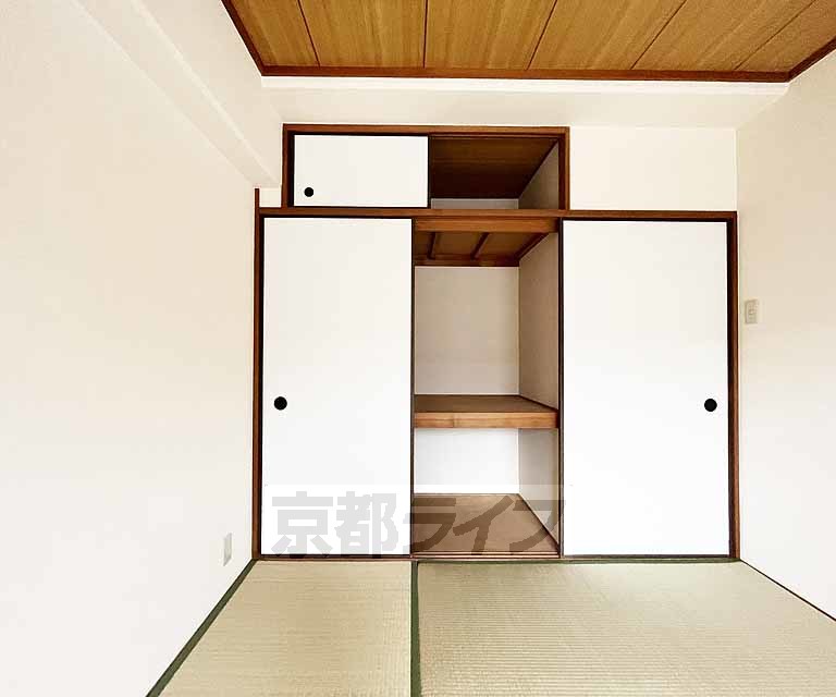 収納　十分な収納力を確保した押入れです。