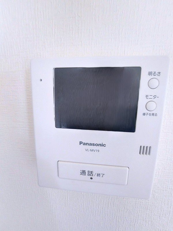 セキュリティ　来客の顔が見え安心のモニター付きインターホン