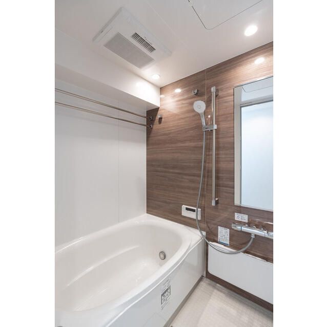 バス・シャワールーム　コンパクトで使いやすいお風呂です