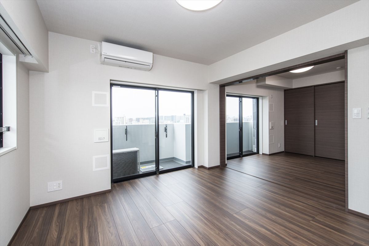 その他部屋・スペース　落ち着いた色調の寝室です