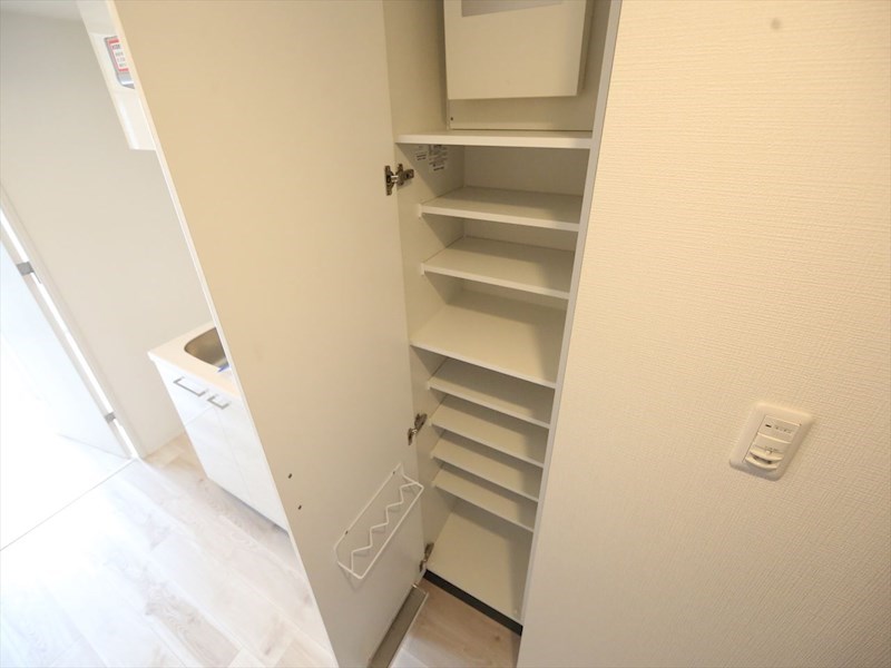 玄関　玄関　シューズボックス付（収納充実してます）
