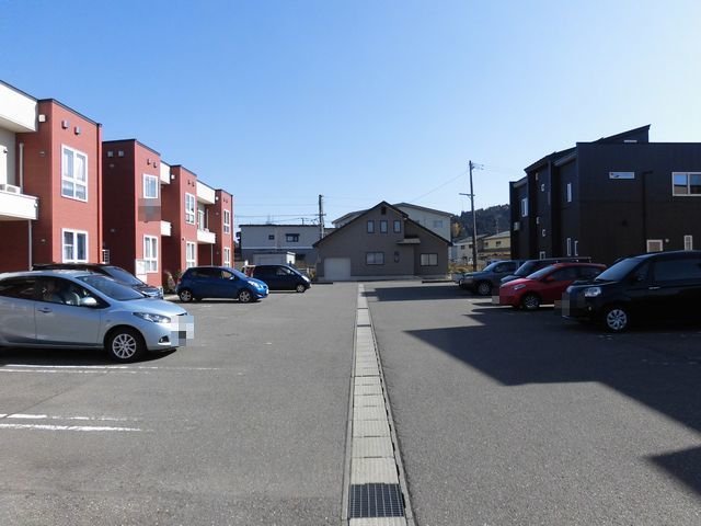 駐車場　車をお持ちの方に嬉しい駐車場付きの物件です