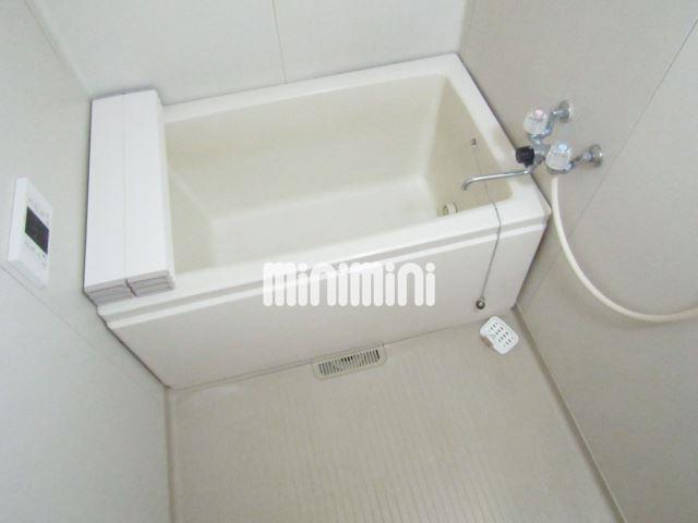 バス・シャワールーム　追い焚き機能付きのお風呂