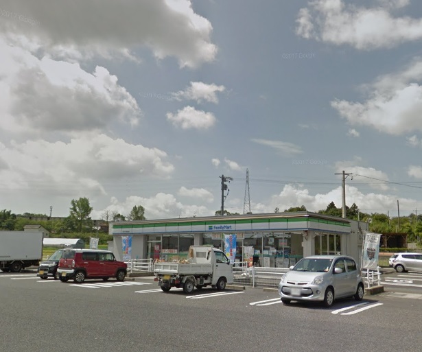 コンビニ　ファミリーマート四日市三重団地店（コンビニ）まで240m