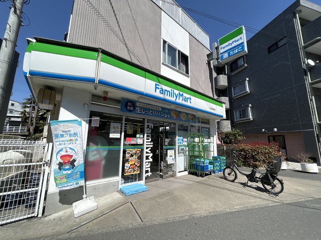 コンビニ　ファミリーマート　生田駅東店（コンビニ）まで300m