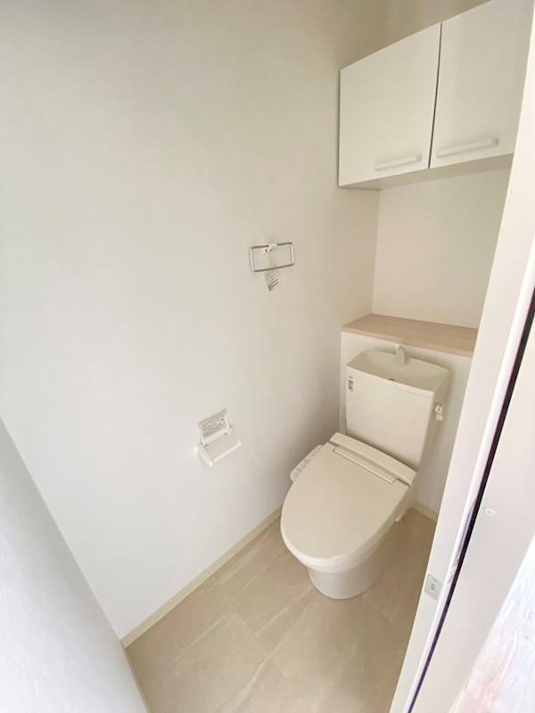 トイレ　トイレは快適な温水洗浄便座付き
