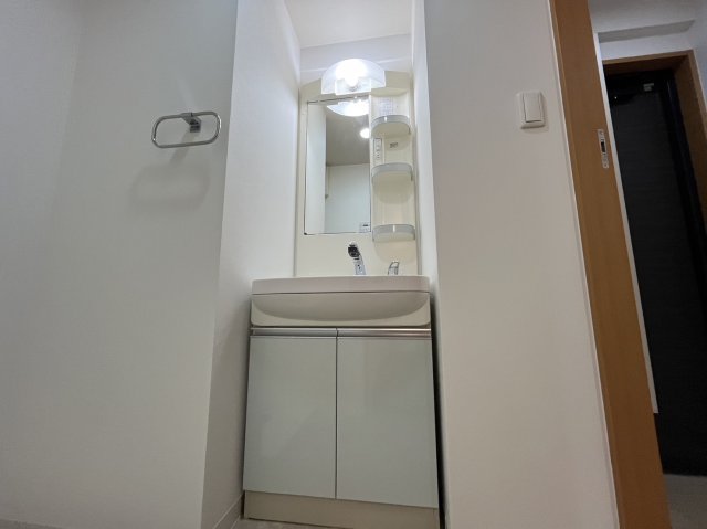 洗面設備　REPOSER名駅南 ※写真反転、別部屋使用