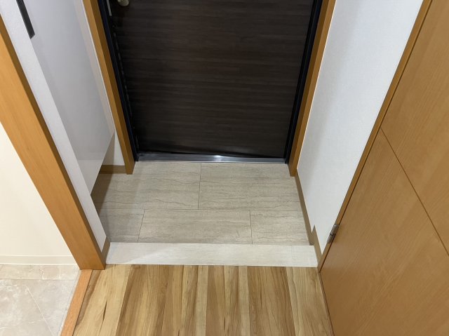 玄関　REPOSER名駅南 ※写真反転、別部屋使用