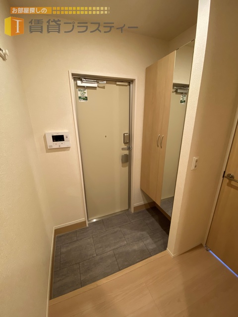 玄関　ミラー付シューズボックスって素敵！