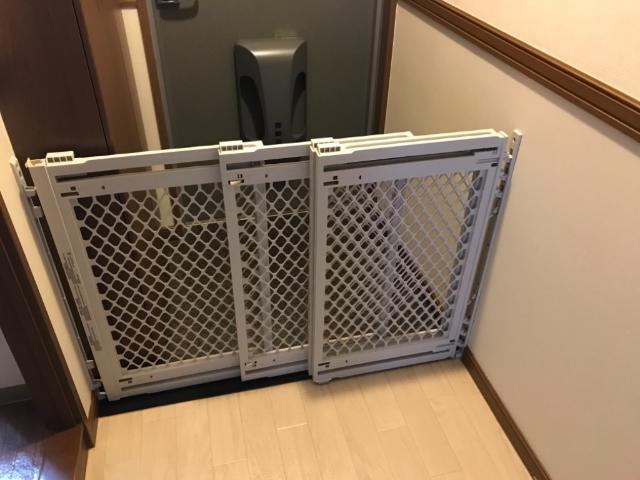 玄関　ペットフェンス