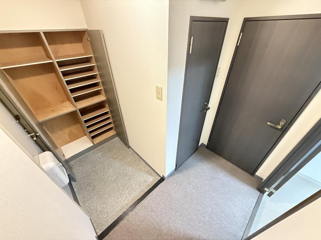 ロイヤル御池の玄関写真