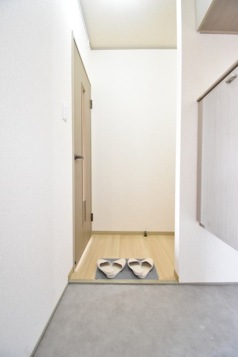玄関　カウンタータイプのシューズボックス付き