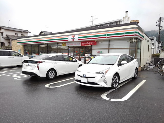 コンビニ　セブンイレブン（コンビニ）まで650m