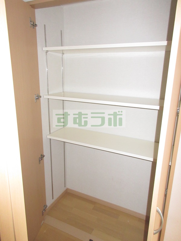 収納　写真は同建物別号室のものとなります。