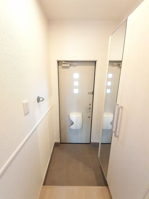 グランデヴィラ国森IIの玄関写真