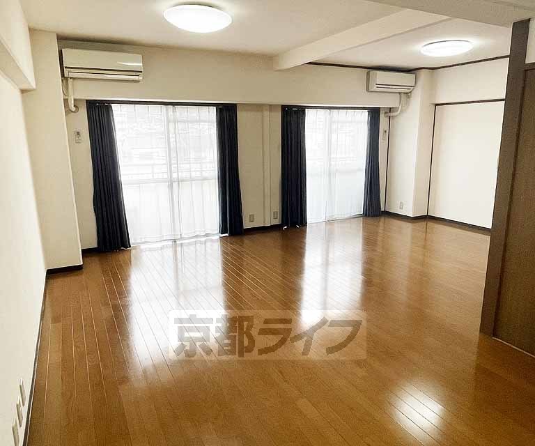 ジュネス音羽の居間写真