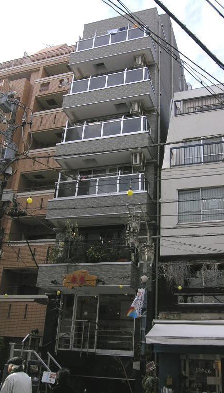 目黒区上目黒のマンションの建物外観