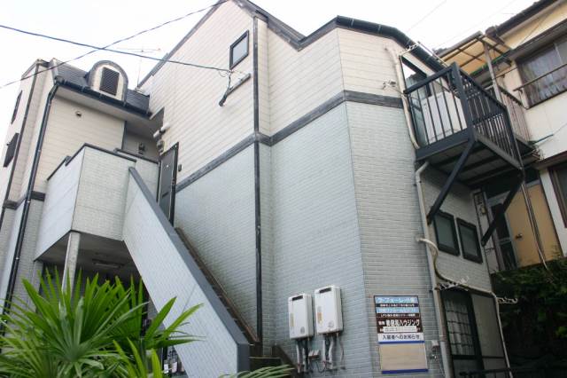 長崎市上小島のアパートの建物外観