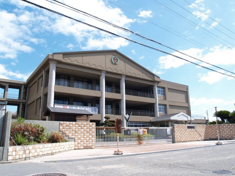 小学校　氷丘小学校（小学校）まで1057m