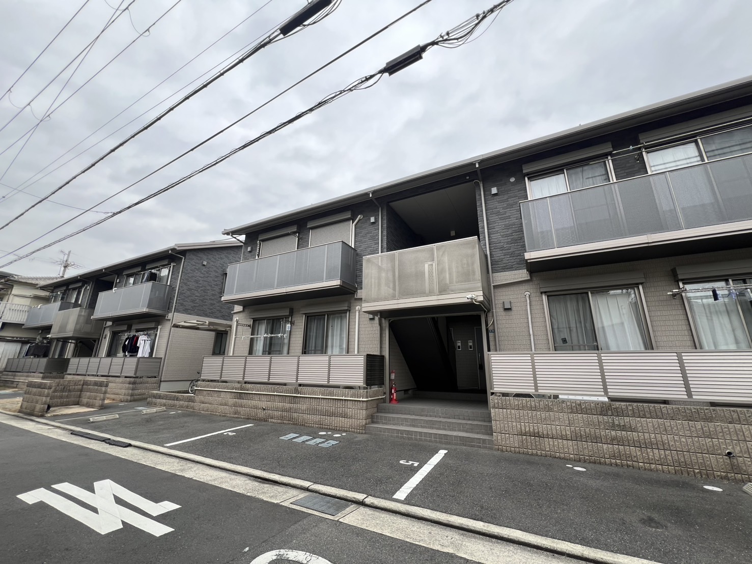 アジュール久宝寺 南の建物外観