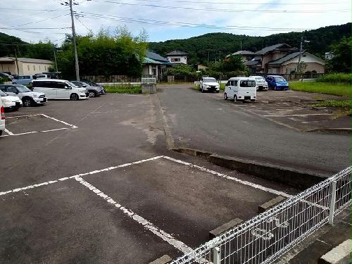 【レオパレス宮城郷の駐車場】