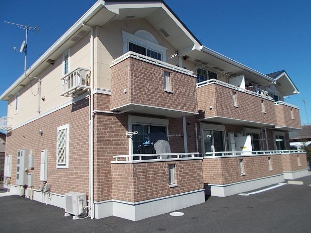 富士市水戸島のアパートの建物外観