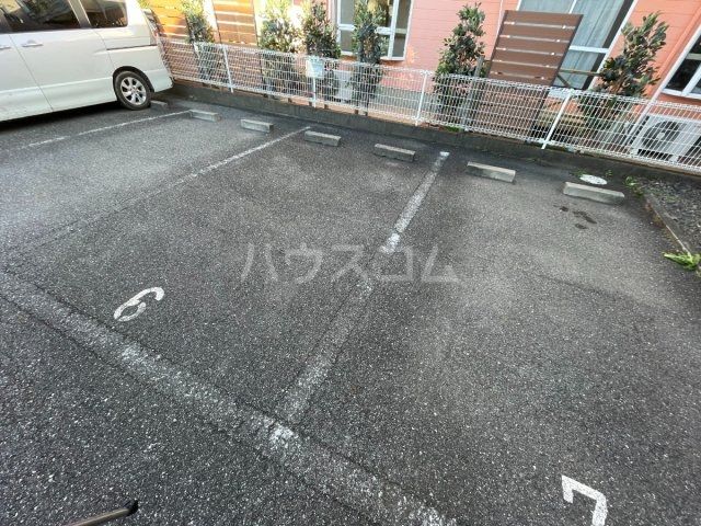 【ドミール・ＨＩＲＡＮＯの駐車場】