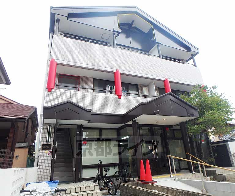 京都市北区大宮西脇台町のマンションの建物外観