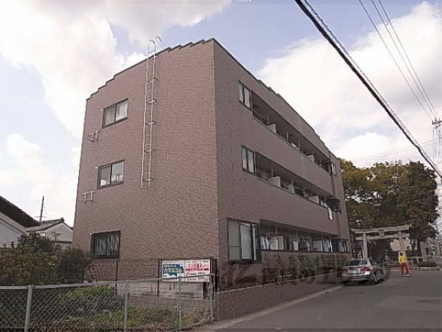京都市西京区桂徳大寺町のマンションの建物外観