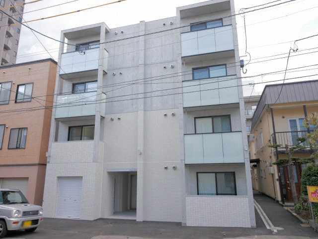 札幌市北区北十五条西のマンションの建物外観