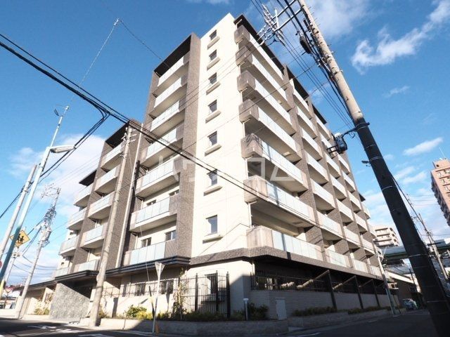 名古屋市東区白壁のマンションの建物外観