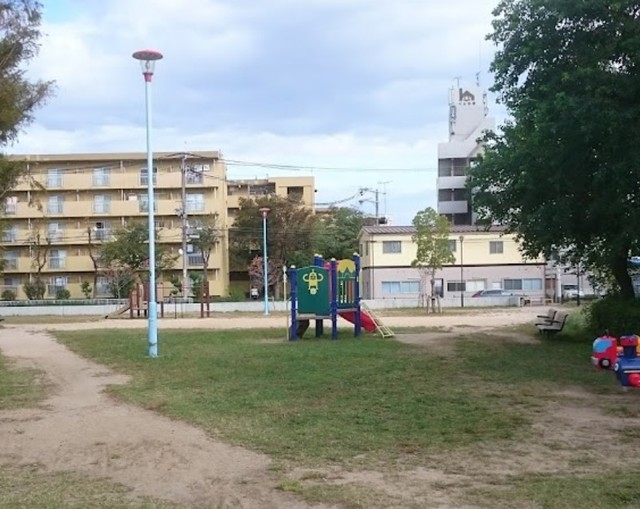 【大阪市淀川区加島のマンションの公園】