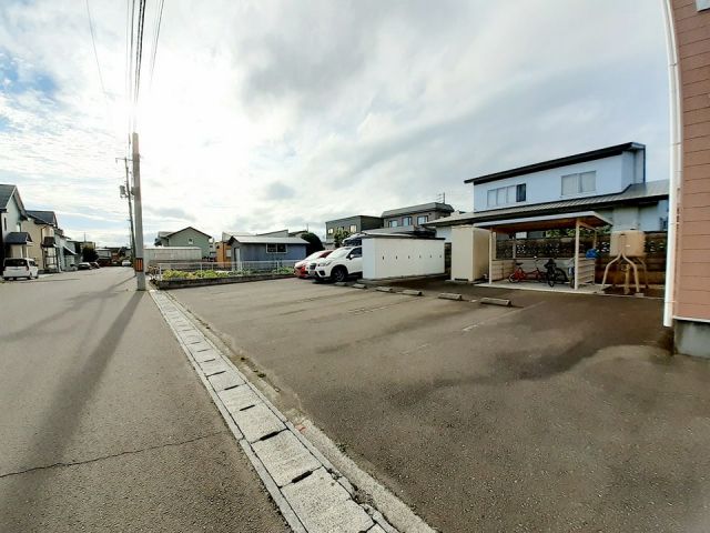 【タウン日吉壱番館の駐車場】