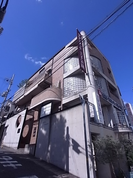 神戸市灘区中原通のマンションの建物外観
