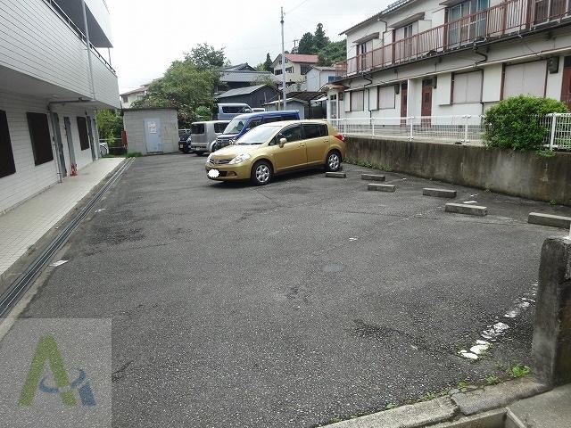 【ホームズ藤原の駐車場】