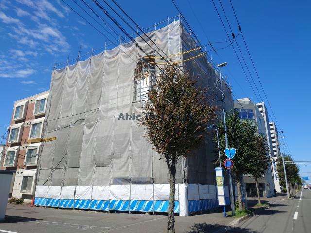 【札幌市北区北二十四条西のマンションの建物外観】