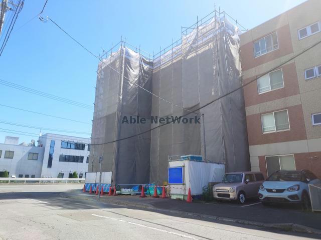 【札幌市北区北二十四条西のマンションの建物外観】