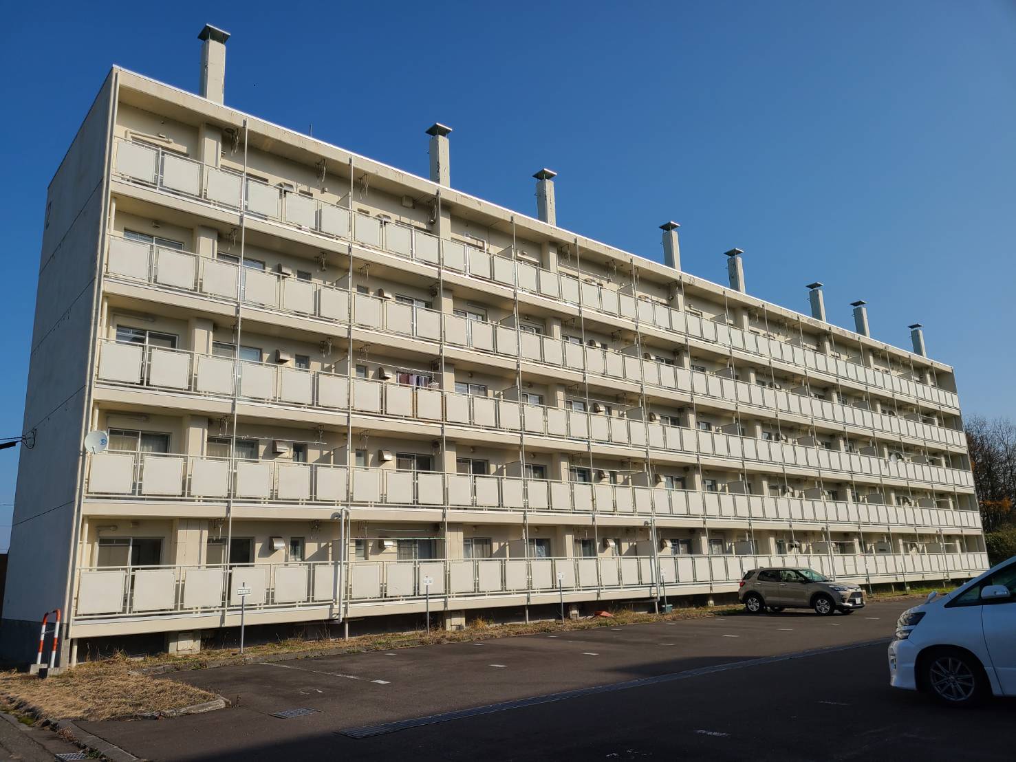 岩見沢市栗沢町由良のマンションの建物外観